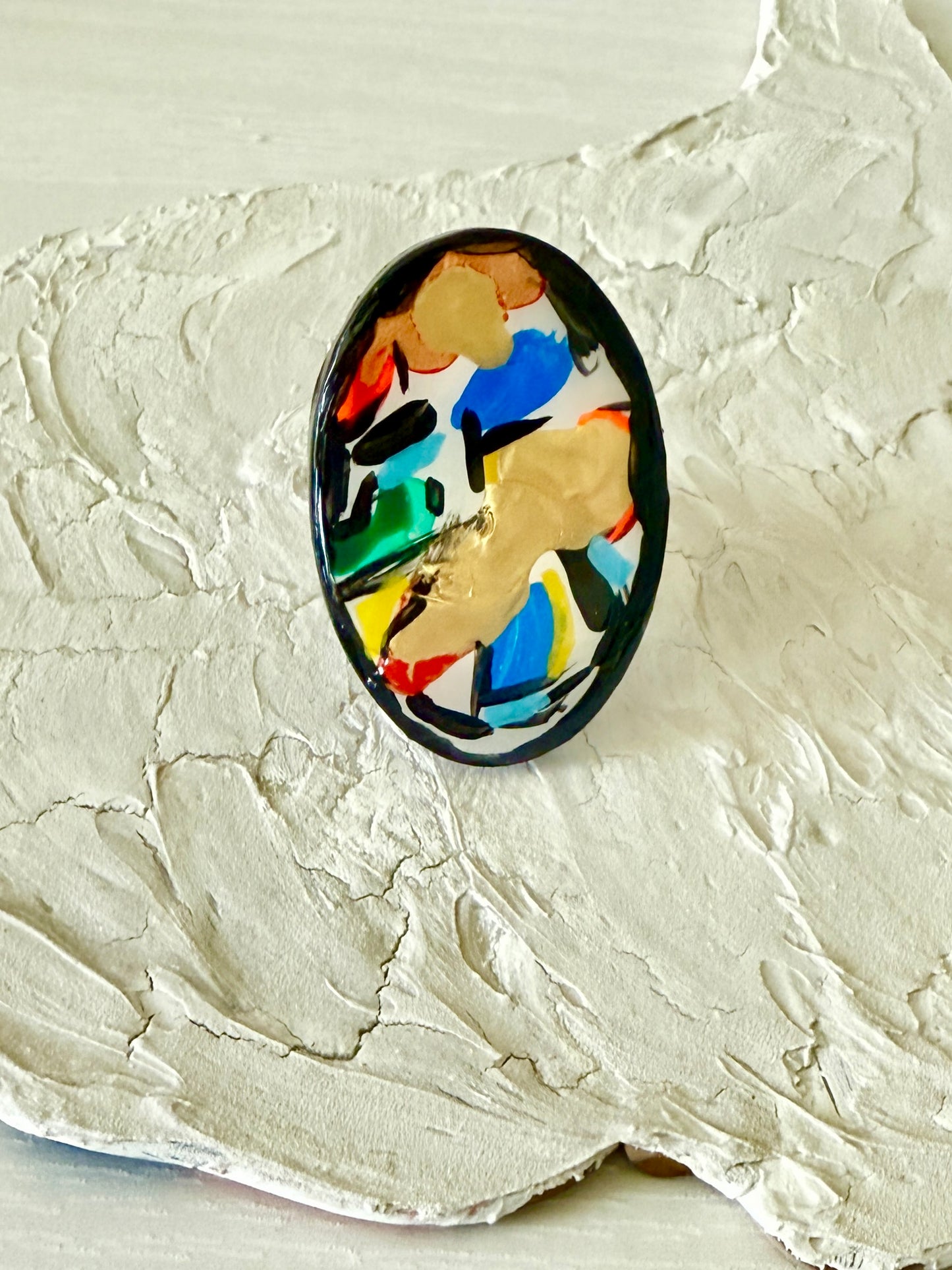 Art Ring (Black Oval Outline)