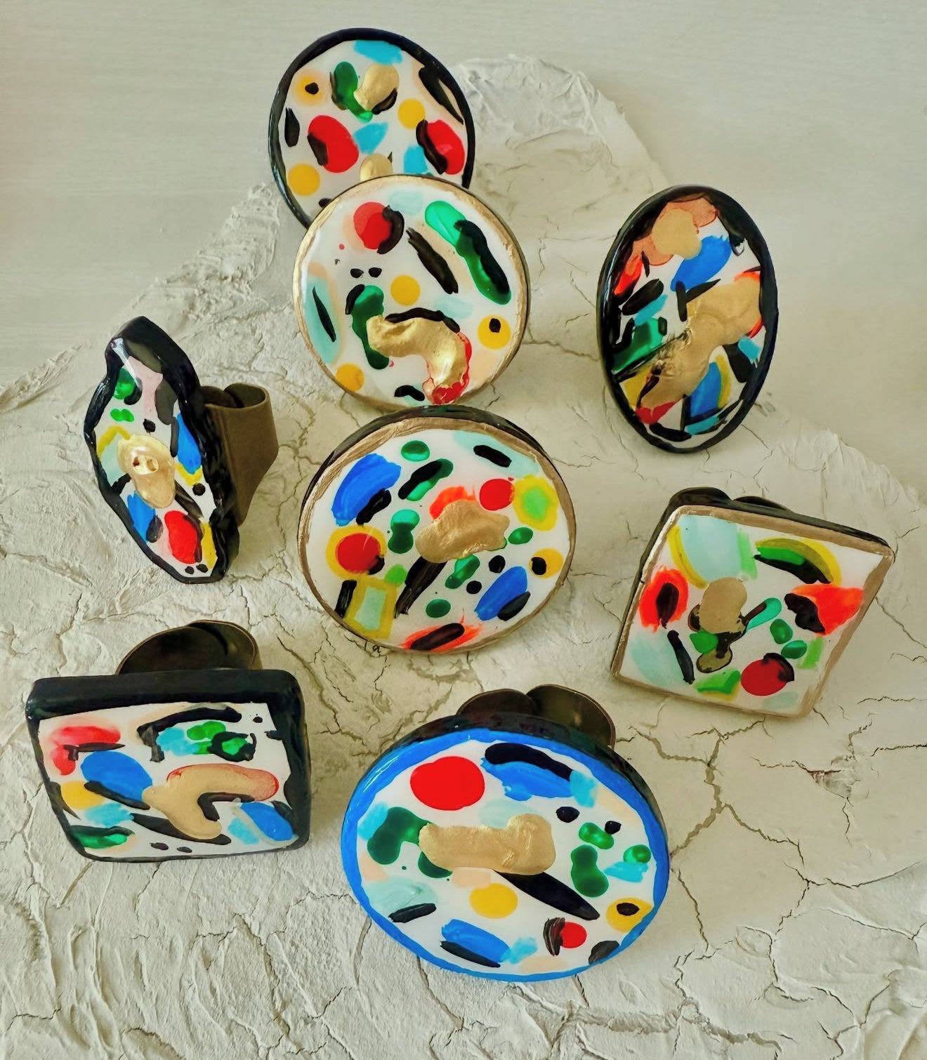Art Ring (Black Oval Outline)