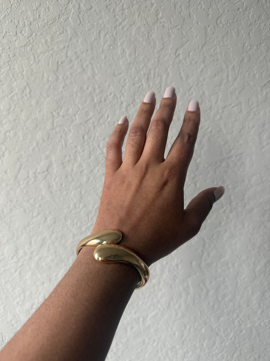 Twist Kiss Bangle