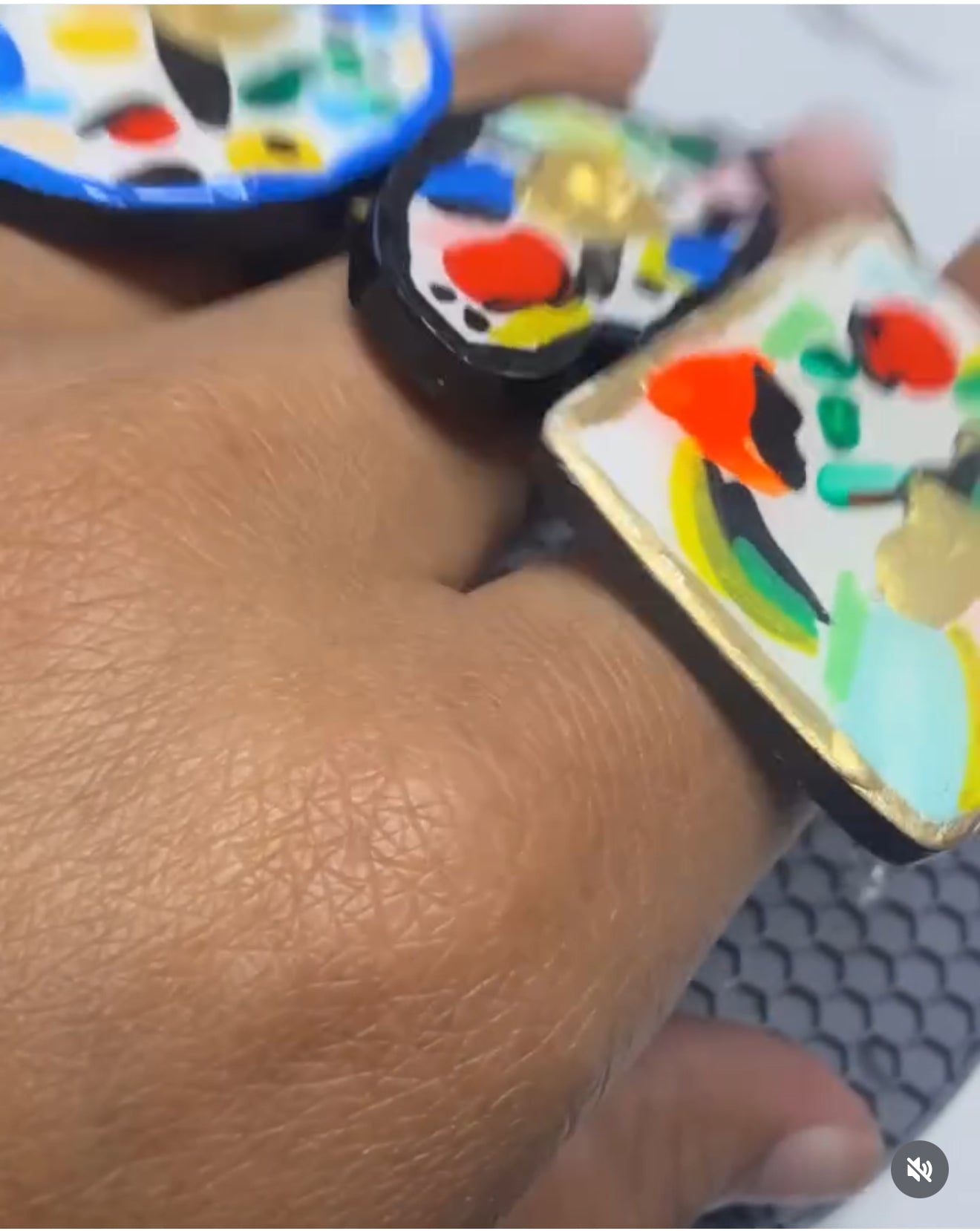 Art Ring (Black Oval Outline)