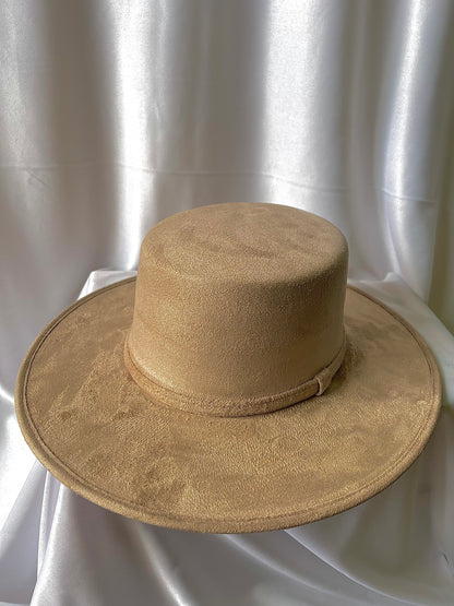 A stylish wide brim fedora hat made of vegan felt material. The boater hat has a flat and stiff brim, designed for women.